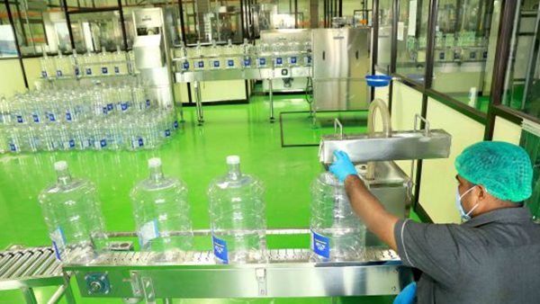 ശുദ്ധമായ കുപ്പിവെള്ളം കുറഞ്ഞ നിരക്കിൽ, സർക്കാരിന്റെ കുപ്പിവെള്ള ബ്രാന്‍ഡ് ‘ഹില്ലി അക്വാ' പ്ലാന്റ് അരുവിക്കരയിൽ