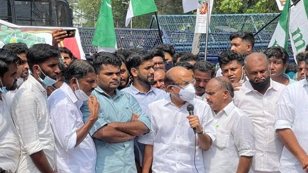 എംഎസ്എഫിന്‍റെ മാര്‍ച്ച് പിണറായി വിജയന്‍ സര്‍ക്കാറിനുള്ള താക്കീതായി മാറി; പികെ കുഞ്ഞാലിക്കുട്ടി