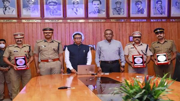 കേരള പോലീസിന് കേന്ദ്ര ആഭ്യന്തരമന്ത്രാലയത്തിന്റെ പുരസ്‌കാരം; ഡിജിപി അവാര്‍ഡുകള്‍ സമ്മാനിച്ചു