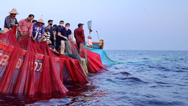 കയ്യും മെയ്യും മറന്ന് വല വലിച്ച് രാഹുൽ, കിട്ടിയത് കുറച്ച് മത്സ്യം; അനുഭവം തുറന്ന് പറഞ്ഞ് രാഹുല്‍ ഗാന്ധി