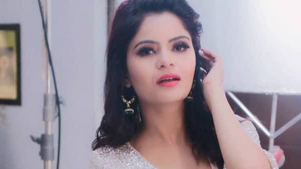 അശ്ലീല വീഡിയോ ചെയ്യാന്‍ യുവതികളെ പ്രേരിപ്പിച്ചു; മോഡല്‍ ഗഹന വസിഷ്ട അറസ്‌റ്റില്‍