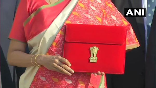 കേന്ദ്ര ബജറ്റ്‌; നിര്‍മല സീതാരാമന്‍ നോര്‍ത്ത്‌ ബ്ലോക്കിലെത്തി; ബജറ്റവതരണം 11മുതല്‍