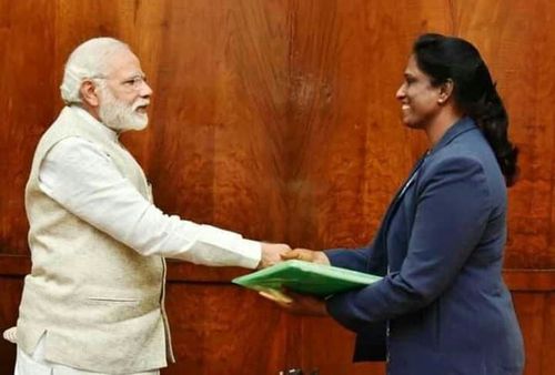 കേന്ദ്ര സര്‍ക്കാരിനെ പിന്തുണച്ച്‌ ട്വീറ്റ്‌; കാക്കി നിക്കര്‍ അയച്ചുകൊടുത്ത്‌ യൂത്ത്‌ കോണ്‍ഗ്രസ്‌