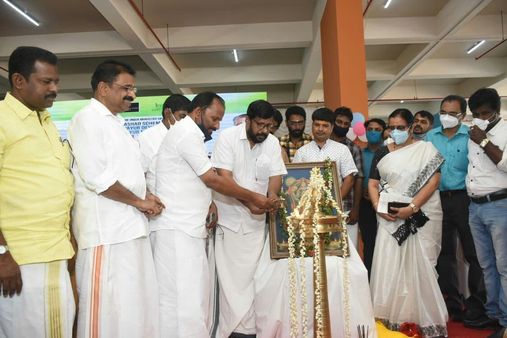 ഗുരുവായൂരിന്റെ മുഖം മാറുന്നു ; മള്‍ട്ടിലെവല്‍ കാര്‍ പാര്‍ക്കിംഗ് കോംപ്ലക്‌സ്‌ നാടിന്‌ സമര്‍പ്പിച്ചു