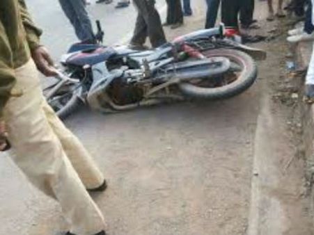 ട്രോള്‍ വീഡിയോ നിര്‍മ്മിക്കാന്‍ കരുതിക്കൂട്ടി വാഹനാപകടം; ട്രോളന്‍മാരെ പൊക്കി പൊലീസ്‌