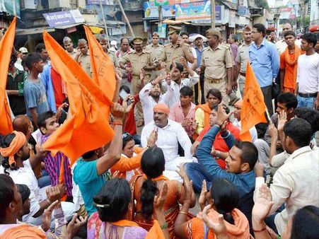 ഇതാണോ നിങ്ങള്‍ പറഞ്ഞ നല്ല കാലം?; ഇന്ധനവില വര്‍ധനവില്‍ പ്രതിഷേധവുമായി യുവസേന