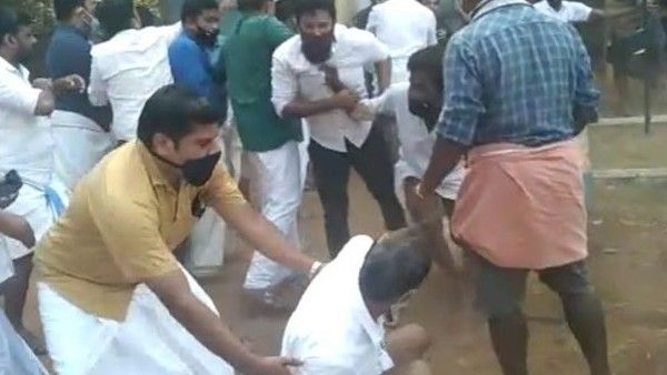 ഗ്രാമസഭയില്‍ കൂട്ടത്തല്ല്; അടികൊണ്ട് നിലത്തു വീണ് ചിലര്‍, തല പൊട്ടി... 8 പേര്‍ ചികില്‍സ തേടി
