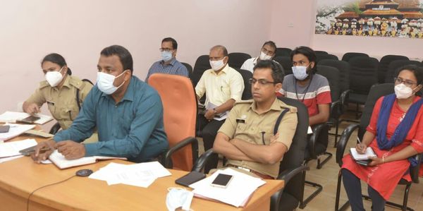 തിരഞ്ഞെടുപ്പ്‌ ജോലികള്‍ നിഷ്‌പക്ഷമായി നിറവേറ്റണം; കലക്ടര്‍ എസ്‌ ഷാനവാസ്‌