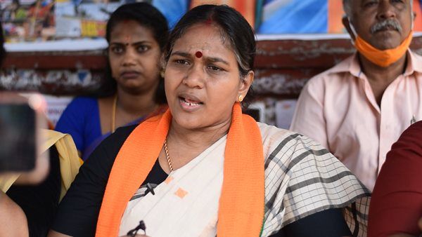 'സമരം കണ്ടില്ലെന്ന് നടിച്ചാൽ ഈ സര്‍ക്കാരിന് ഭാവിയില്‍ മുട്ടിലിഴയേണ്ടി വരും', തുറന്നടിച്ച് ശോഭാ സുരേന്ദ്രൻ