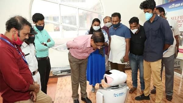 ഇടുക്കിയില്‍ യന്ത്രമനുഷ്യന്‍ ഇറങ്ങി!! അറിയാം സാന്‍ബോട്ടുകളെ കുറിച്ച്, നാളെ അടിമാലിയിലും മൂന്നാറിലും