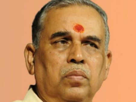 വി മുരളീധരൻ ബിജെപിയിൽ അമിതമായി ഇടപെടുന്നു; പി പി മുകുന്ദൻ 