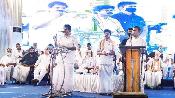 രാഹുലിന് ഛായാചിത്രം കൊടുക്കുന്നതിനെ ചൊല്ലി സംഘര്‍ഷം;3 യൂത്ത് കോണ്‍ഗ്രസ് പ്രവര്‍ത്തകര്‍ ആശുപത്രിയില്‍