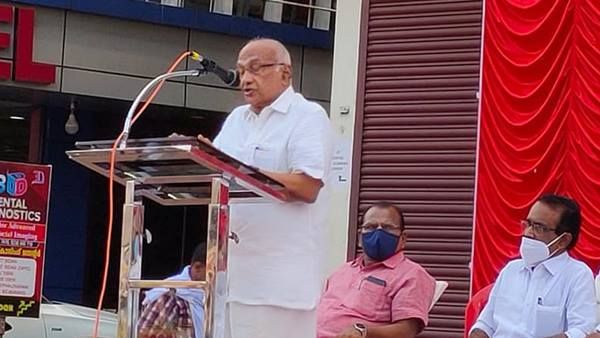 ചൈന ദാരിദ്ര്യമില്ലാത്ത രാജ്യം, മാധ്യമങ്ങള്‍ വിവാദമുണ്ടാക്കുന്നു; വീണ്ടും പ്രകീര്‍ത്തിച്ച് എസ്ആര്‍പി