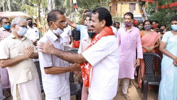 തലക്കാട്ടുകാരുടെ കുടിവെള്ളം പ്രശ്നം പരിഹരിക്കണം: ജനങ്ങള്‍ ഗഫൂര്‍ പി ലില്ലീസിന് മുന്നില്‍