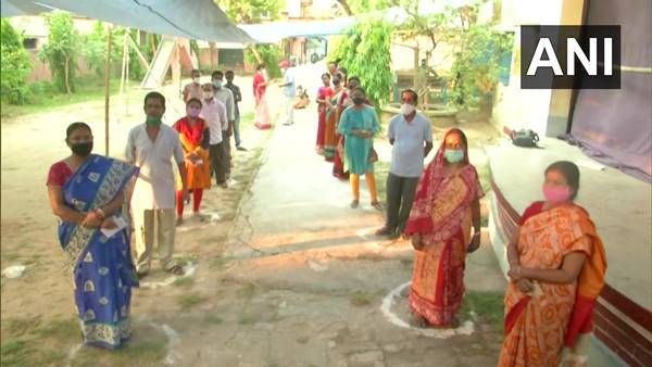 35 മണ്ഡലങ്ങള്‍, 283 സ്ഥാനാര്‍ത്ഥികള്‍, 84 ലക്ഷം വോട്ടര്‍മാര്‍; ബംഗാളില്‍ എട്ടാം ഘട്ട വോട്ടെടുപ്പ് ആരംഭിച്ചു