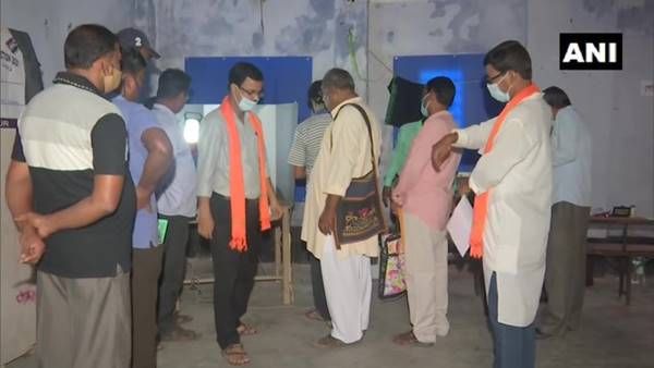 പശ്ചിമ ബംഗാളിലും അസമിലും രണ്ടാം ഘട്ട വോട്ടെടുപ്പ് ആരംഭിച്ചു; ശ്രദ്ധാകേന്ദ്രമായി നന്ദിഗ്രാം