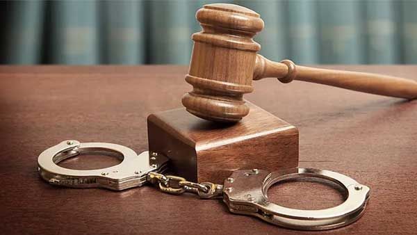 പെണ്‍കുട്ടിയെ കണ്ണിറുക്കി കാണിച്ച കേസില്‍ പ്രതിക്ക് ഒരു വര്‍ഷം തടവ് ശിക്ഷ; പിഴ സംഖ്യ ഇരയ്ക്ക് നല്‍കും