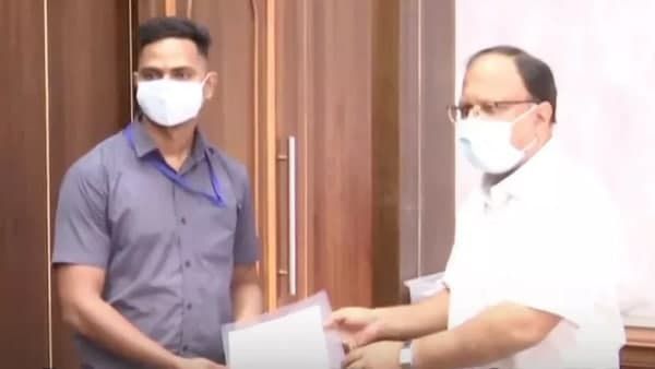 രക്ഷാപ്രവർത്തനത്തിന് ആദരം: സമ്മാനത്തുകയുടെ പകുതി അമ്മയ്ക്കും കുഞ്ഞിനും നൽകുമെന്ന് മയൂർ ഷെൽക