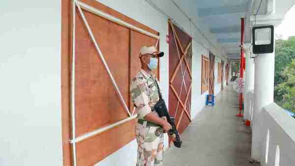 വോട്ടിംഗ് മെഷീനുകള്‍ സ്ട്രോംഗ് റൂമുകളില്‍ സുരക്ഷിതം; ഏര്‍പ്പെടുത്തിയിരിക്കുന്നത് ത്രിതല സുരക്ഷ