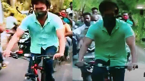 നടൻ വിജയ് സൈക്കിളിലെത്തിയത് കേന്ദ്രത്തോട് പ്രതിഷേധിക്കാനല്ല, വിശദീകരണം ഇങ്ങനെ