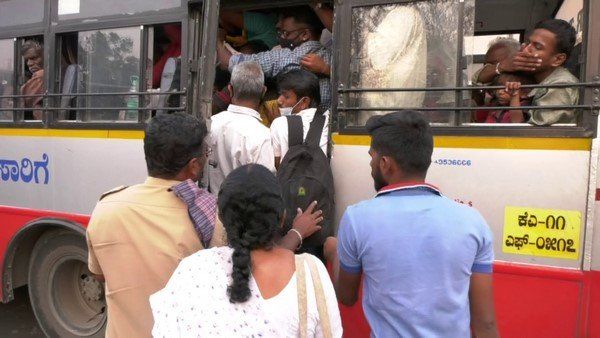 കര്‍ണാടകയില്‍ ട്രാന്‍സ്‌പോര്‍ട്ട് ബസ് സമരം ആരംഭിച്ചു, യാത്രക്കാര്‍ ദുരിതത്തില്‍