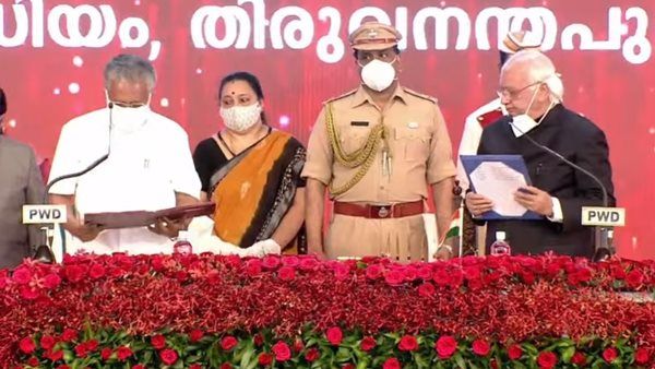 മാതൃകയായി സർക്കാരിന്റെ സത്യപ്രതിജ്ഞ; അണുവിട തെറ്റാതെ ലോക്ഡൗൺ മാനദണ്ഡങ്ങൾ