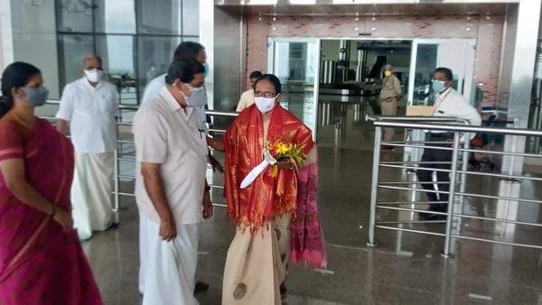 'സത്യപ്രതിജ്ഞയ്ക്ക് ശേഷം ഇന്ന് മട്ടന്നൂരിൽ തിരിച്ചെത്തി'; കുറിപ്പ് പങ്കുവെച്ച് കെകെ ശൈലജ