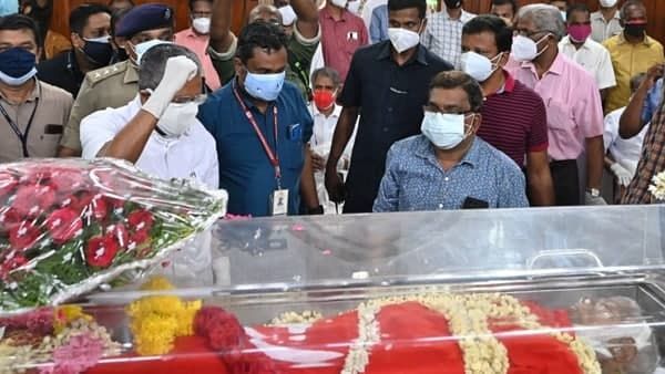 ഇതില്‍ രാഷ്ട്രീയം കാണരുത്; ഈ ഇളവ് ഗൗരിയമ്മയ്ക്ക് വേണ്ടിയല്ല, വിമര്‍ശനവും ഉപദേശവുമായി ഒരു കുറിപ്പ്