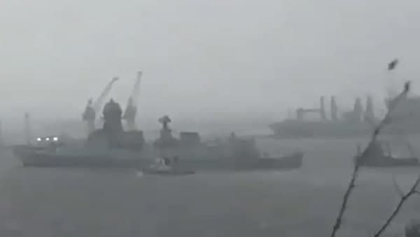 ടൗട്ടേ;അപകടത്തിൽപ്പെട്ട ബാർജുകളിൽ നിന്ന് 177 പേരെ രക്ഷപെടുത്തി, 96 പേർക്കുള്ള തിരച്ചിൽ തുടരുന്നു