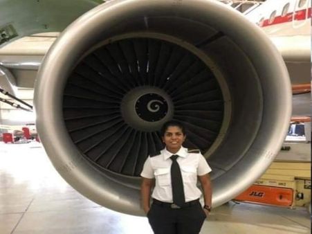 സ്വപ്നം കണ്ട 'ആകാശ യാത്ര' പറന്നിറങ്ങാൻ ജെനി; തീരദേശത്ത് നിന്നുള്ള ആദ്യ വനിതാ പൈലറ്റ്.. അഭിമാനം