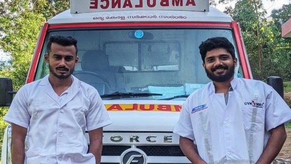 അഭിനന്ദിക്കാതെ വയ്യ; ആംബുലന്‍സ് ജീവനക്കാരുടെ പരിചരണത്തില്‍ യുവതിക്ക് സുഖപ്രസവം