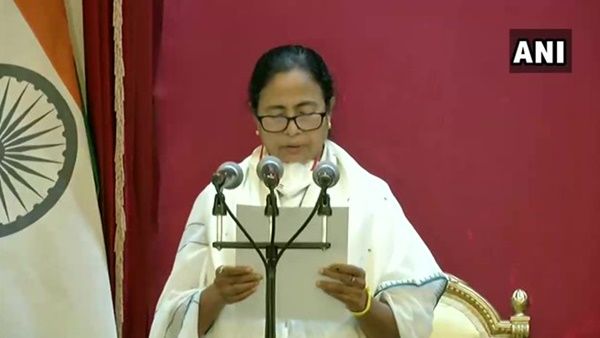 ബംഗാള്‍ മുഖ്യമന്ത്രിയായി മമത ബാനര്‍ജി സത്യപ്രതിജ്ഞ ചെയ്ത് അധികാരമേറ്റു; ഗാംഗുലി മുഖ്യാതിഥി