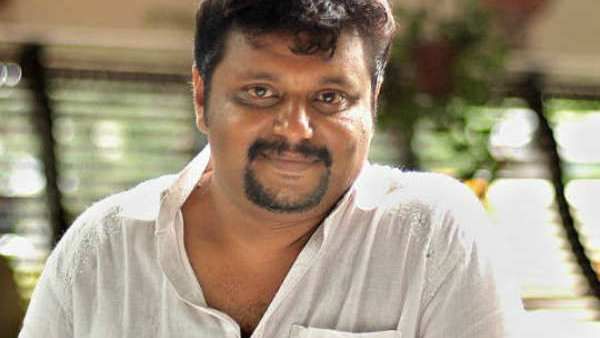 വിദ്യാര്‍ഥിനികളെ അധ്യാപകൻ പീഡിപ്പിച്ച സംഭവം; സ്കൂൾ അധികൃതർക്കെതിരെ നടപടി വേണമെന്ന് സംവിധായകൻ എംഎ നിഷാദ്