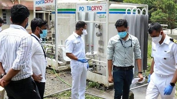 മെഡിക്കല്‍ കോളജിലെ ഓക്‌സിജന്‍ സംഭരണി പരിശോധിച്ചു; നാവിക ഉദ്യോഗസ്ഥര്‍ മഞ്ചേരിയില്‍