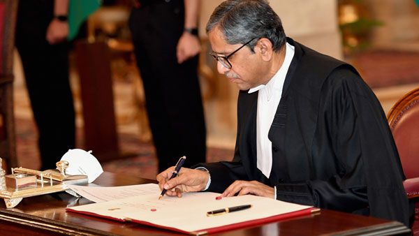 മോദിയുടെ ഓപ്ഷനെ വെട്ടി ചീഫ് ജസ്റ്റിസ്, സിബിഐ ഡയറക്ടറുടെ കാര്യത്തില്‍ കേന്ദ്രത്തിന്റെ മോഹം നടന്നില്ല