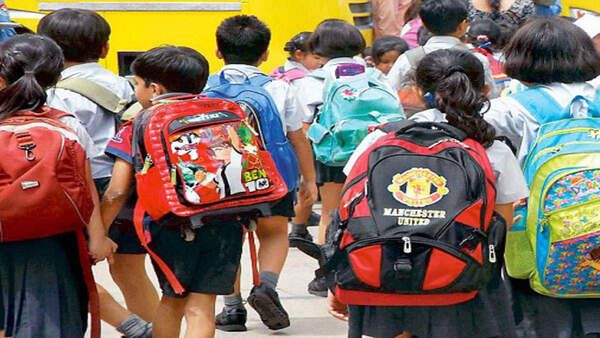 ഇക്കുറിയും ഓണ്‍ലൈന്‍ ക്‌ളാസുകള്‍ തന്നെ: സ്‌കൂള്‍ വിപണിയില്‍ കോടികളുടെ നഷ്ടം