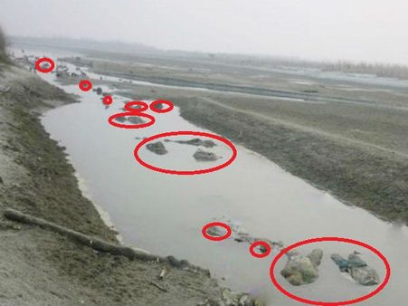 മൃതദേഹങ്ങള്‍ കൂട്ടത്തോടെ ഗംഗയില്‍ ഒഴുക്കുന്നു; സിസിടിവി സ്ഥാപിച്ച് യോഗി സര്‍ക്കാര്‍, പോലീസിനെ വിന്യസിച്ചു