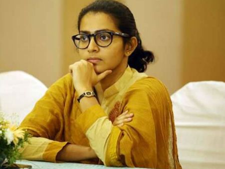 മീ ടൂ ആരോപണം: വേടന്റെ മാപ്പിന് ലൈക്കടിച്ച് വിവാദത്തിൽ, തിരുത്തി മാപ്പ് പറഞ്ഞ് പാർവ്വതി തിരുവോത്ത്