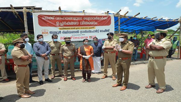 ചരക്ക് വാഹന ഡ്രൈവര്‍മാര്‍ക്ക് സ്‌നേഹാദരം, ഉച്ചഭക്ഷണം നല്‍കി മോട്ടോര്‍ വാഹന വകുപ്പ്