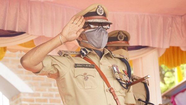 സ്ഥാനമൊഴിയുന്ന ഡിജിപി ലോക്നാഥ് ബെഹ്റയ്ക്ക് സേനാംഗങ്ങളുടെ യാത്രയപ്പ്; വിടവാങ്ങൽ പ്രസംഗത്തിൽ വികാരാധീനനായി ബെഹ്റ