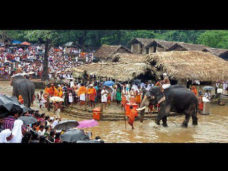 ഭക്തജനങ്ങളില്ലാതെ കൊട്ടിയൂർ ഉത്സവം: വഴിയോര കച്ചവടക്കാർ ദുരിതത്തിൽ