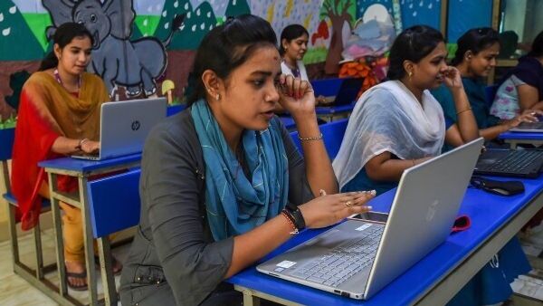 ഡിജിറ്റല്‍ പഠനത്തിലും മുമ്പില്‍ കേരളം തന്നെ, ബീഹാറും ജാര്‍ഖണ്ഡും വളരെ പിന്നില്‍, റിപ്പോര്‍ട്ട്