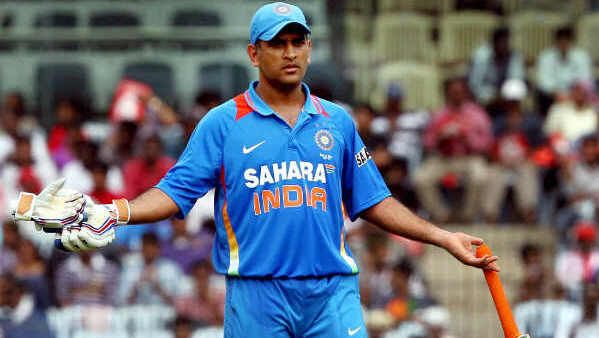 ഛത്തീസ്ഗഡില്‍ അധ്യാപകനാവാന്‍ മഹേന്ദ്ര സിംഗ് ധോണി, പിതാവ് സച്ചിന്‍ ടെണ്ടുല്‍ക്കര്‍, സംഭവിച്ചത് ഇങ്ങനെ