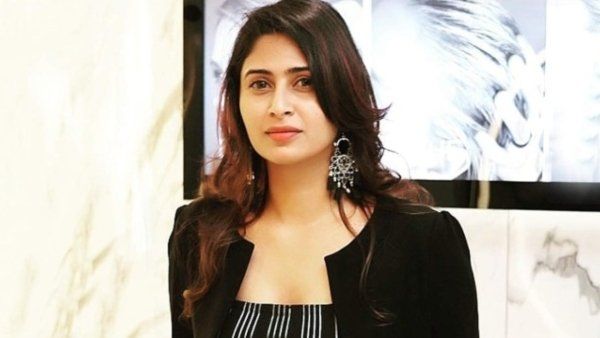 കൊച്ചിയിലെ ഫ്ളാറ്റിലെത്തി ഐഷ സുൽത്താനയെ ചോദ്യം ചെയ്ത് കവരത്തി പോലീസ്, ലാപ്ടോപ്പ് പിടിച്ചെടുത്തു