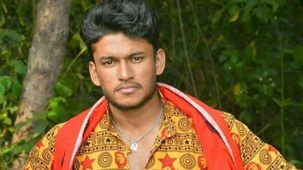 ഷാഫിക്ക് ഹാജരാകാന്‍ നോട്ടീസ്, പരിശോധനയില്‍ ലാപ്പ്‌ടോപ്പും പോലീസ് യൂണിഫോമിലെ സ്റ്റാറും കണ്ടെടുത്തു