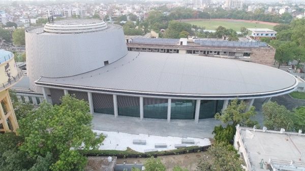 'രുദ്രാക്ഷ്' കണ്‍വെന്‍ഷന്‍ സെന്റര്‍ നാടിന് സമർപ്പിച്ച് പ്രധാനമന്ത്രി; ശ്രദ്ധയാകർഷിച്ച് ശിവലിംഗ മാതൃക