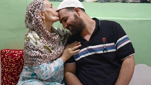 തീവ്രവാദിയാക്കി ഗുജറാത്ത് പോലീസ് തടവിലിട്ടത് 11 വർഷം, ബഷീര്‍ അഹമ്മദ് ശ്രീനഗറിലെ വീട്ടിൽ തിരിച്ചെത്തി