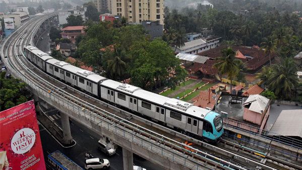 53 ദിവസത്തിന് ശേഷം കൊച്ചി മെട്രോ വീണ്ടും സര്‍വീസ് ആരംഭിച്ചു, 8 മുതല്‍ 8 വരെ സര്‍വീസ്