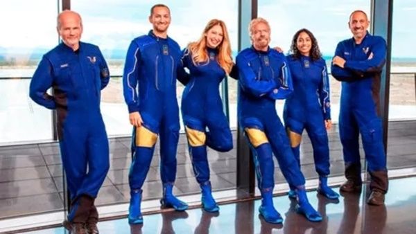 ചരിത്രമെഴുതാൻ റിച്ചാർഡും സംഘവും; ബഹിരാകാശ ടൂറിസത്തിന്റെ ആദ്യ വെർജിൻ ഗാലക്റ്റിക്കിന്റെ ആദ്യ പറക്കൽ ഇന്ന്