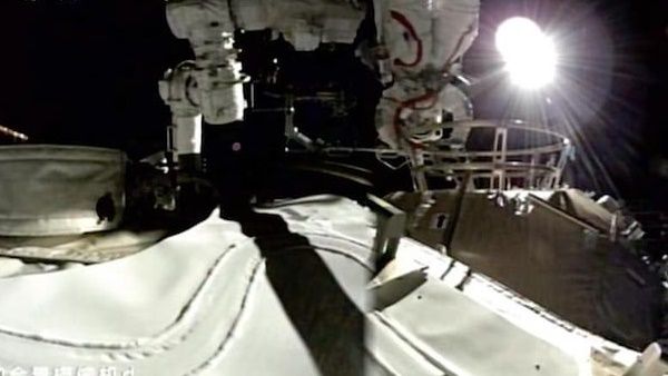 പുതിയ ബഹിരാകാശ നിലയത്തിൽ ആദ്യ ചുവടുകൾ വെച്ച് ചൈനീസ് യാത്രികർ